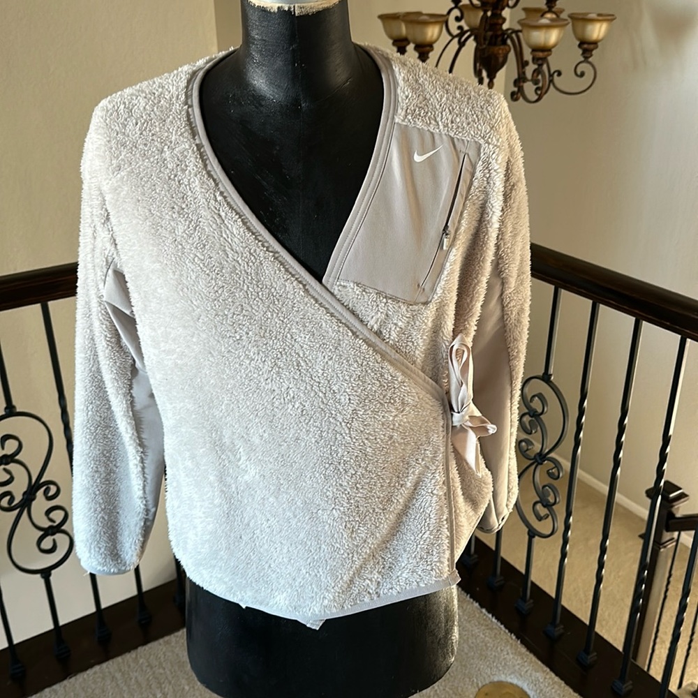 Nike Women’s Fleece Size M EUC